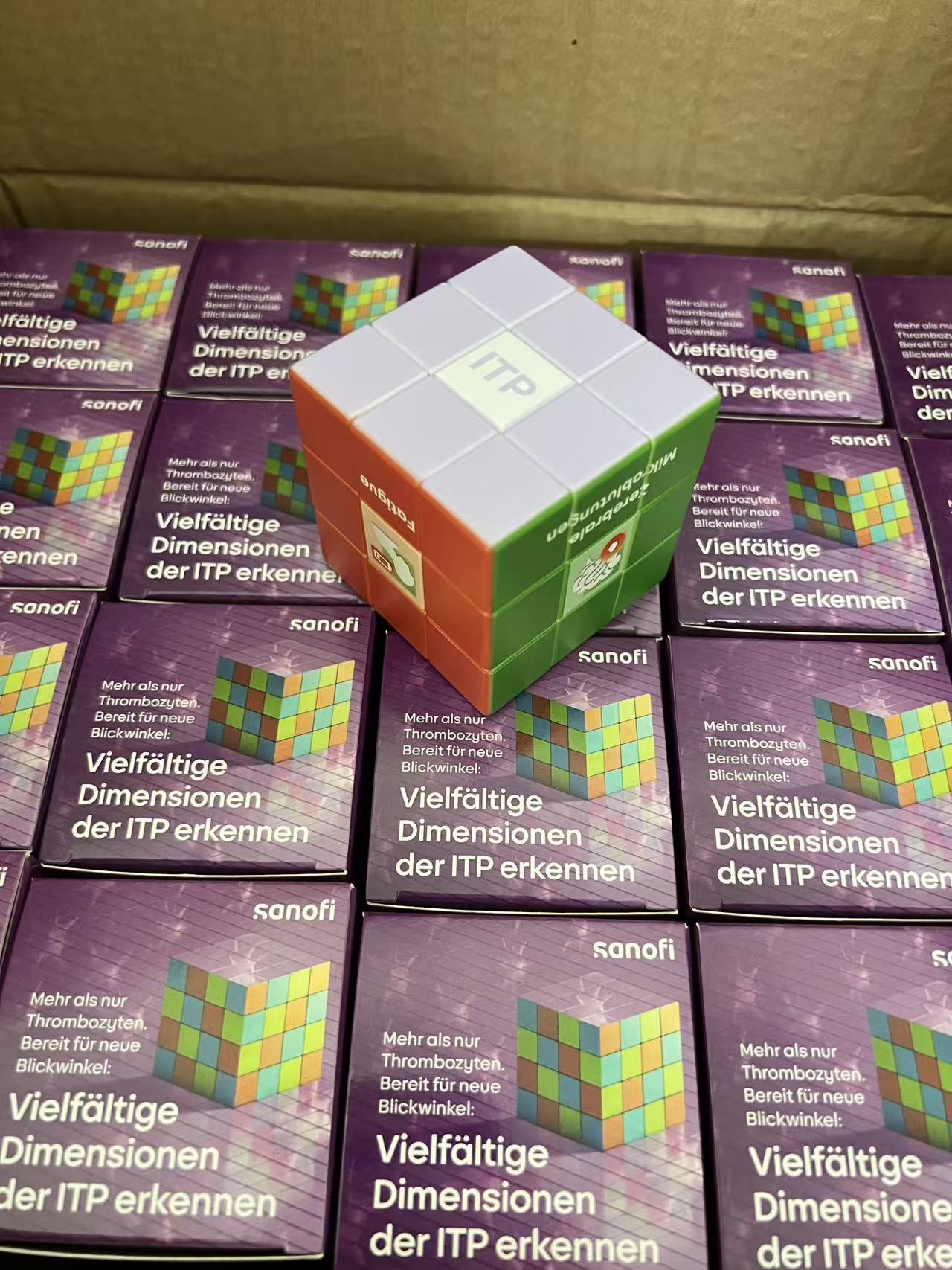 cubo Rubik promocional impreso con logo para ferias y eventos - promo-tenis.com