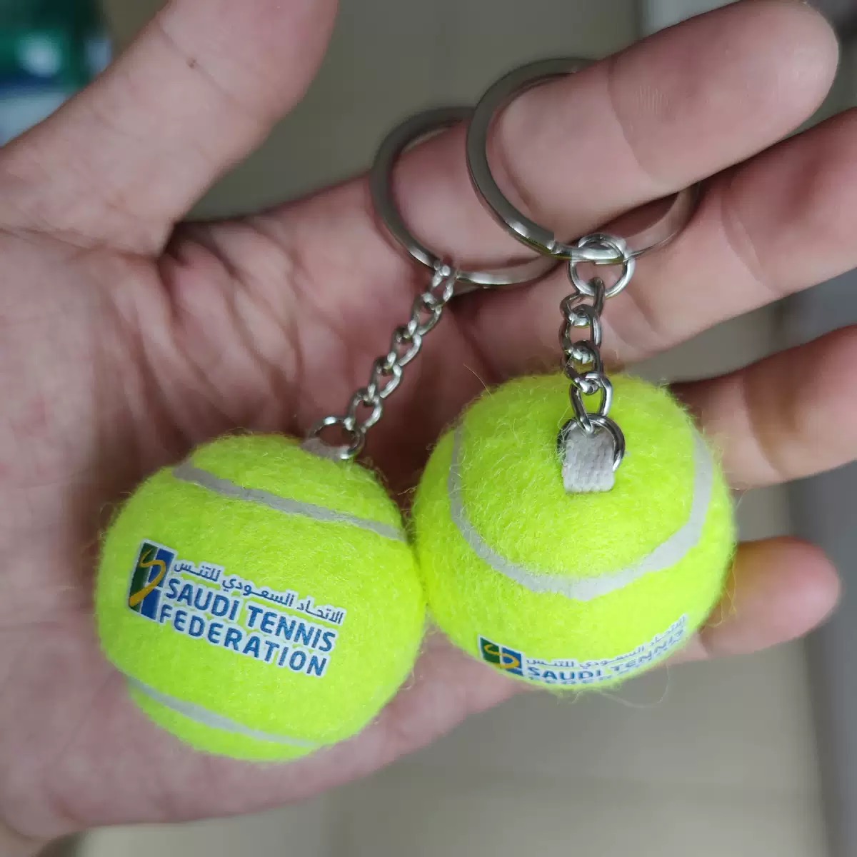 Tennisball Schlüsselanhänger bedrucken lassen – Schlüsselanhänger Tennisball mit Logo als Werbeartikel